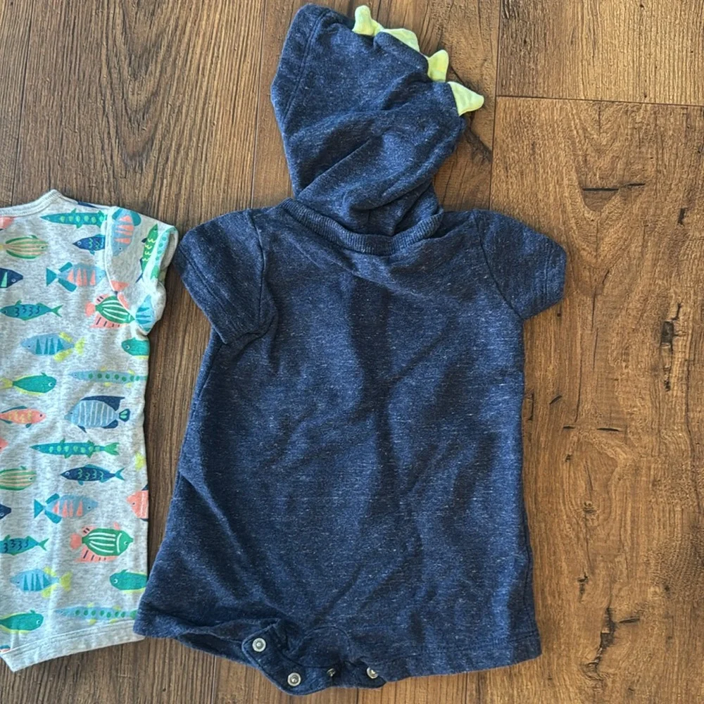 Bundle of 4 Carter’s baby boy rompers, size 6 months